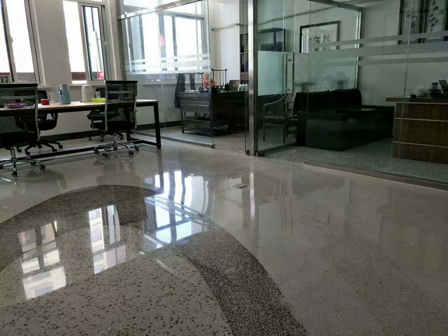 办公室现浇水磨石地面效果图