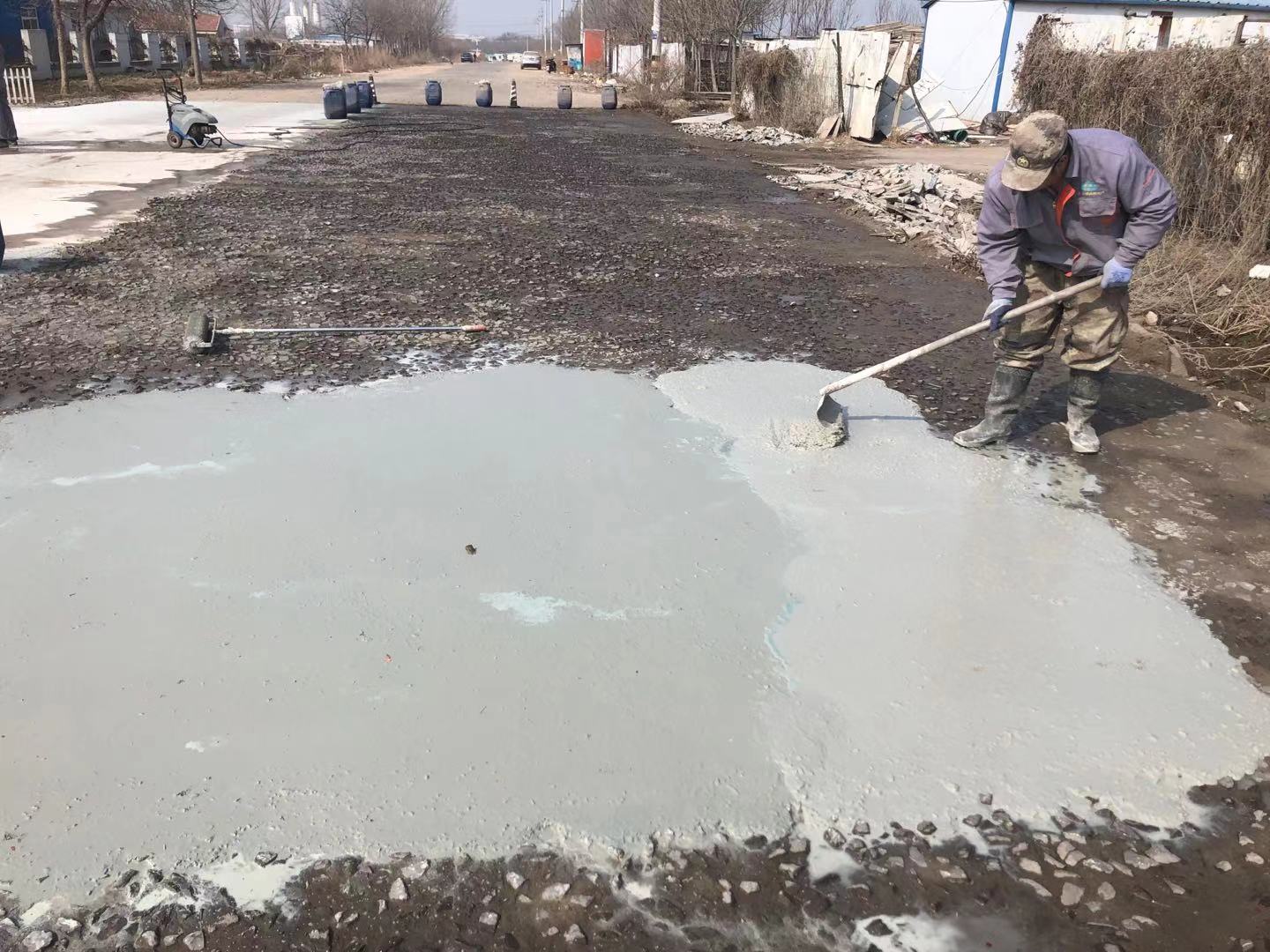 修补砂浆的施工方法三：材料批刮均匀